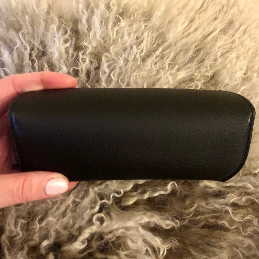 NWOT โญ๏ธ Ray-Ban Black Replacement Case with Gold Stamp Logo & Snap Close - Picture 7 of 13